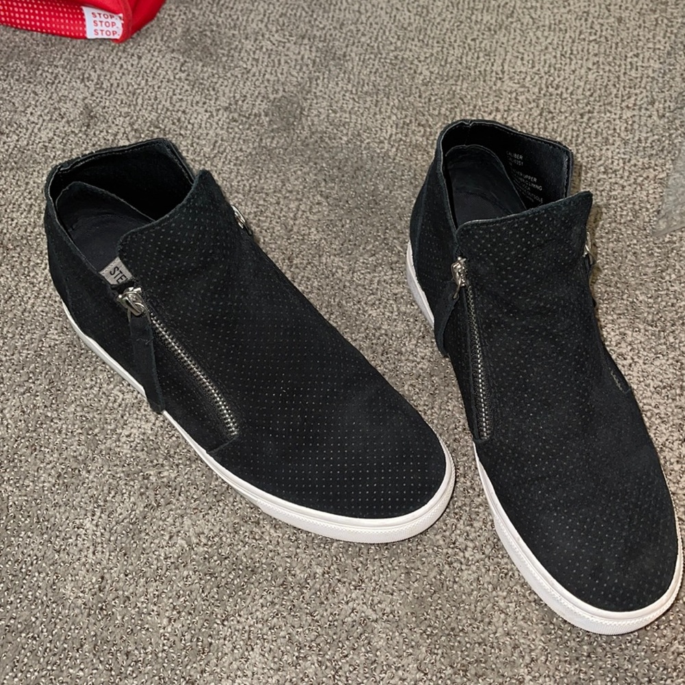 Black felt Steve Madden Sneakers